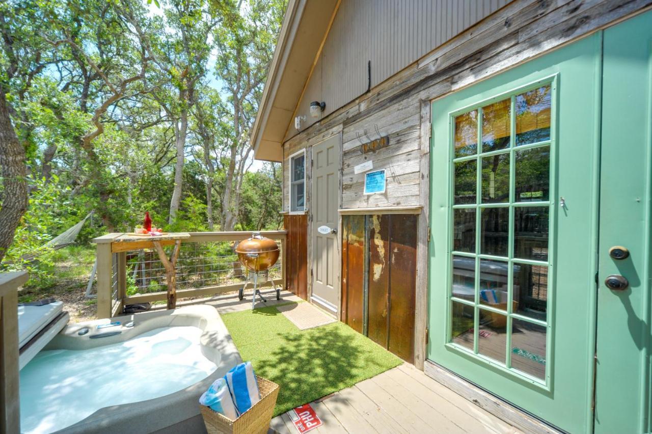 Snuggle Inn Wimberley Cabin With Fire Pit And Deck ภายนอก รูปภาพ