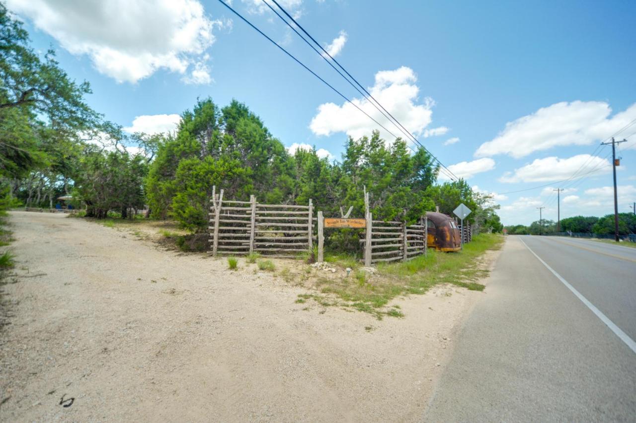 Snuggle Inn Wimberley Cabin With Fire Pit And Deck ภายนอก รูปภาพ