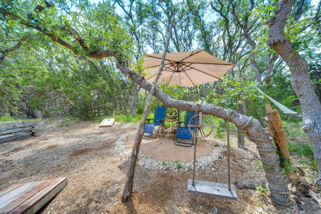 Snuggle Inn Wimberley Cabin With Fire Pit And Deck ภายนอก รูปภาพ