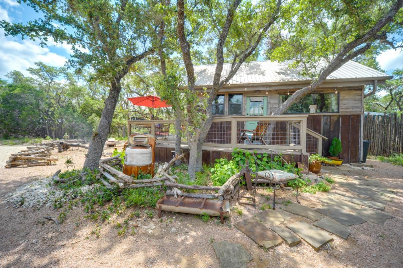 Snuggle Inn Wimberley Cabin With Fire Pit And Deck ภายนอก รูปภาพ