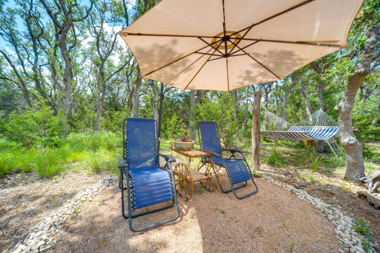 Snuggle Inn Wimberley Cabin With Fire Pit And Deck ภายนอก รูปภาพ