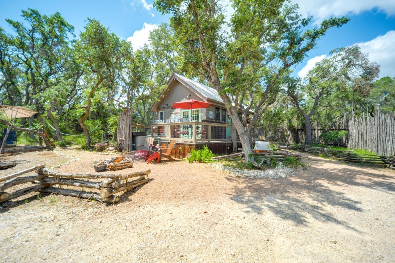 Snuggle Inn Wimberley Cabin With Fire Pit And Deck ภายนอก รูปภาพ