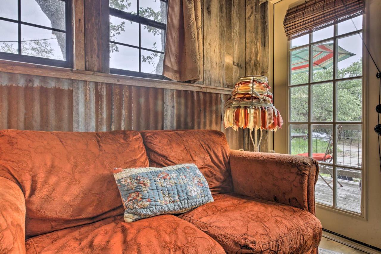 Snuggle Inn Wimberley Cabin With Fire Pit And Deck ภายนอก รูปภาพ