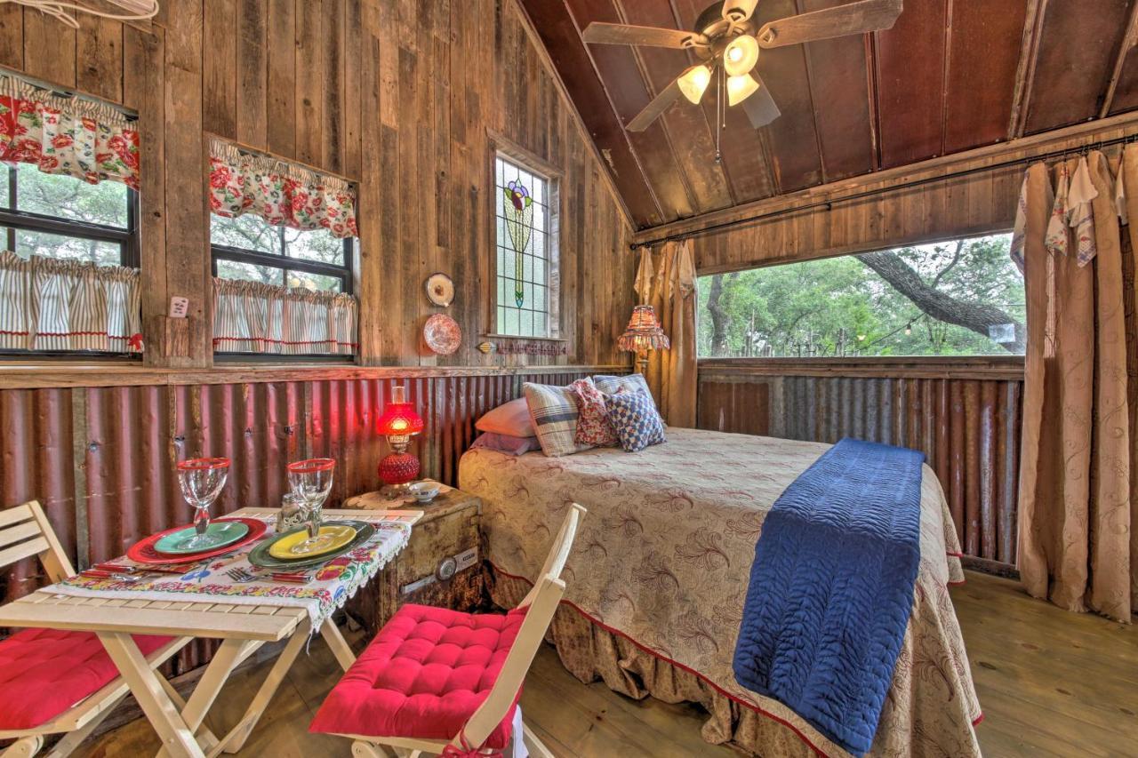Snuggle Inn Wimberley Cabin With Fire Pit And Deck ภายนอก รูปภาพ