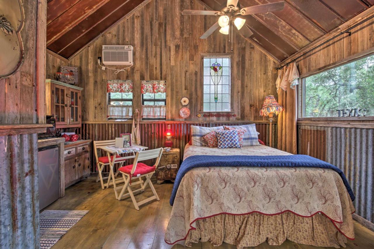 Snuggle Inn Wimberley Cabin With Fire Pit And Deck ภายนอก รูปภาพ