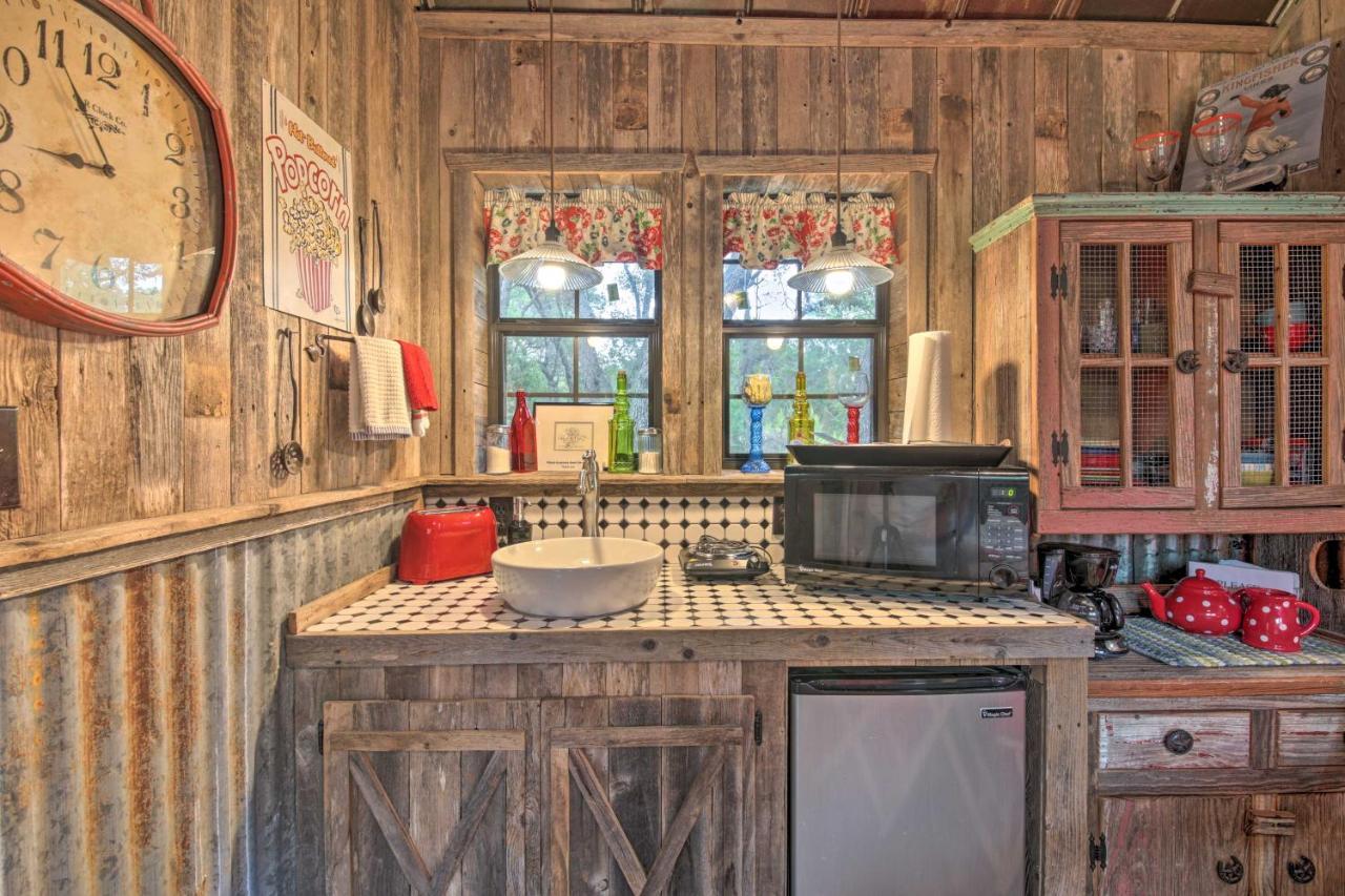 Snuggle Inn Wimberley Cabin With Fire Pit And Deck ภายนอก รูปภาพ