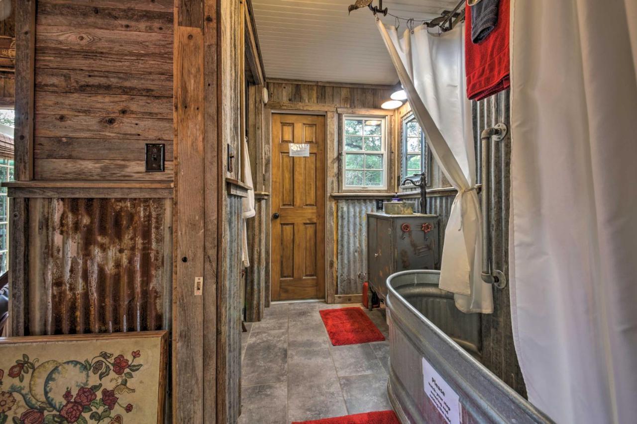 Snuggle Inn Wimberley Cabin With Fire Pit And Deck ภายนอก รูปภาพ