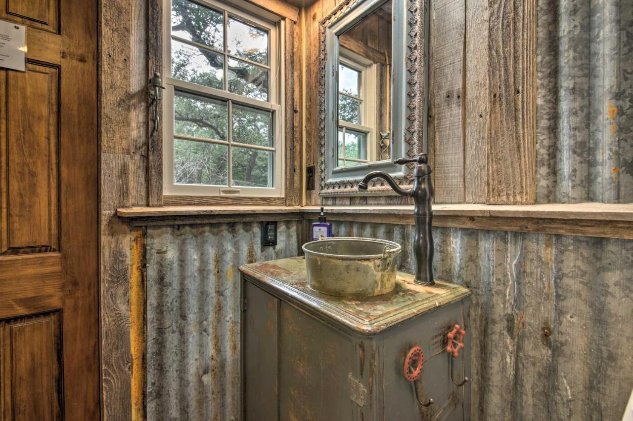 Snuggle Inn Wimberley Cabin With Fire Pit And Deck ภายนอก รูปภาพ